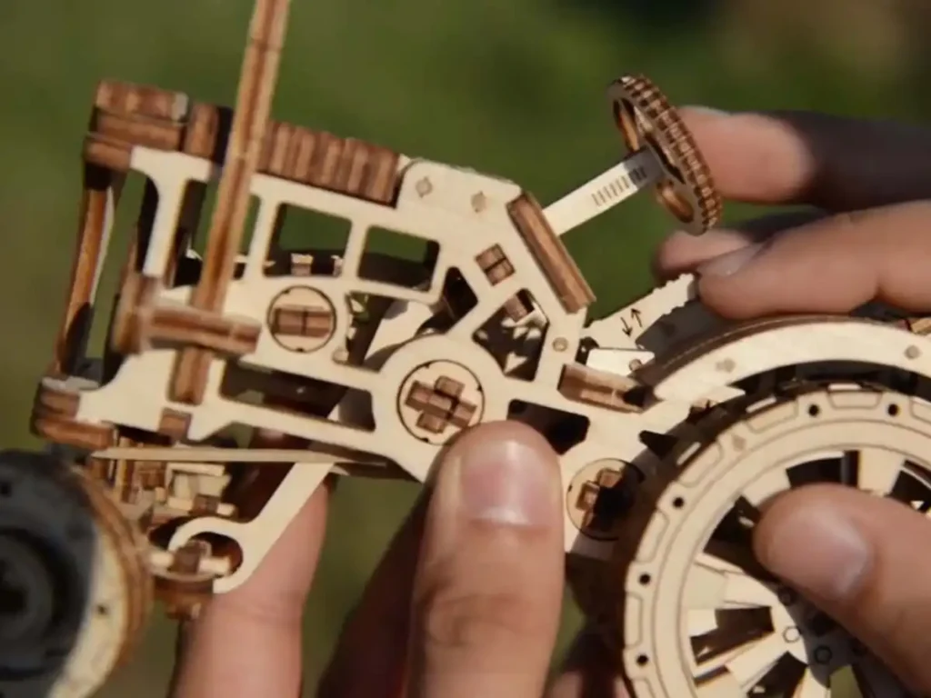 Puzzle drewniane 3D Traktor opis 1